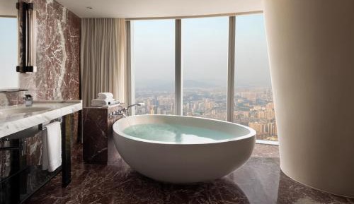 Deluxe King Suite with River View 