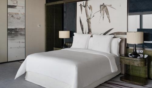 Deluxe King Room with City View