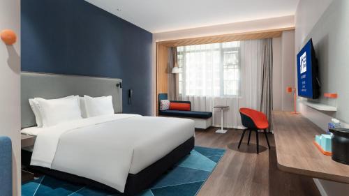 Standard King Room with City View