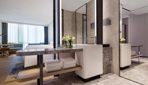 Twin Room - Club Lounge Access