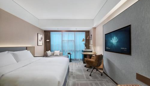 Deluxe Garden View King Room