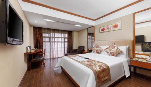 Deluxe Duplex King Suite