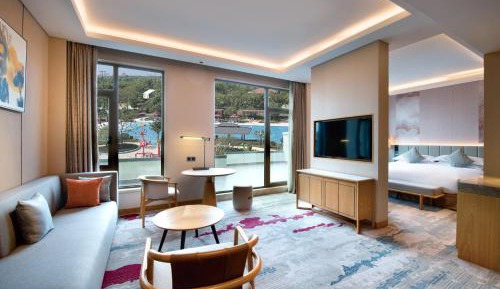 Junior King Suite with Pool View