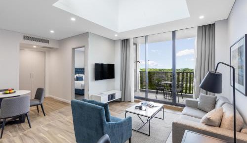 One-Bedroom Luxury King Suite