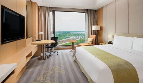 Standard King Room with River View
