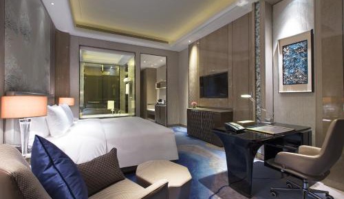 Deluxe Queen Room with City View