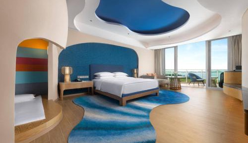 Deluxe Family King Room with Ocean View and Club Access