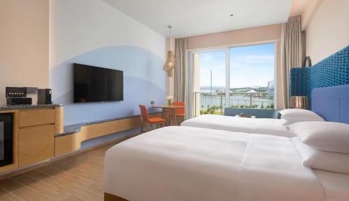 Deluxe Twin Room with Two Twin Beds, Ocean View and Club Access