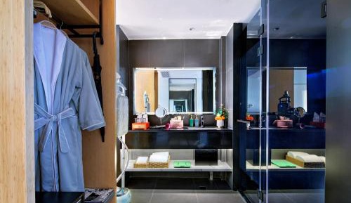 Queen Room with Bath