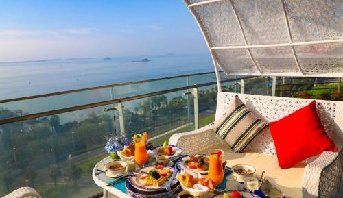 Deluxe Super Seaview Queen Room