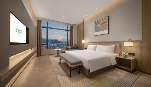 King Suite with Creek View