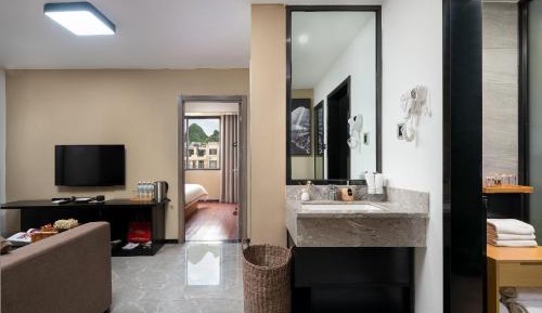 Suite with Garden View