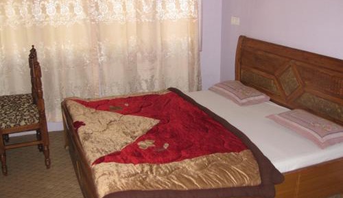 Deluxe Double Room (2 Adults + 1 Child)