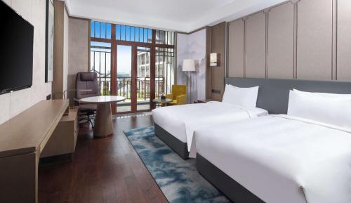 Deluxe King or Twin Room