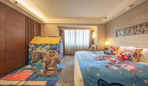 Junior King Suite with CIty View - Kids Theme