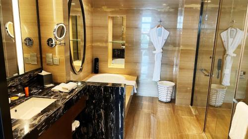 Standard Twin Room with Lake View