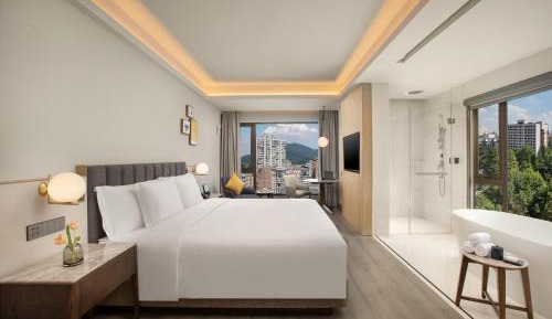 Grand King Room with City View