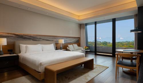 Deluxe Garden Sea View Non-Smoking King Bed Room 