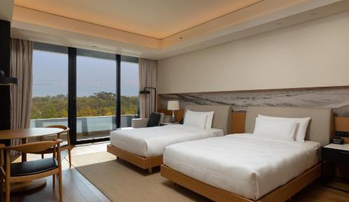 Deluxe Garden Sea View Non-Smoking Double Bed Room 