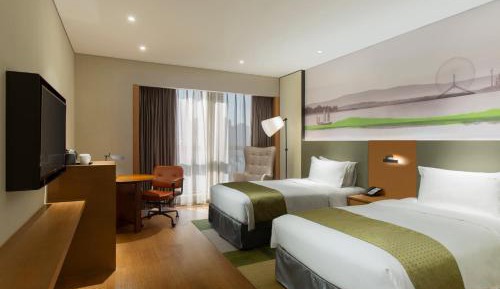 Standard King Room with City View