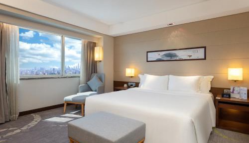One-Bedroom Suite Lounge Access