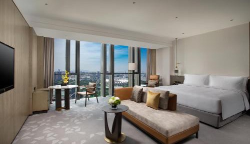 1 King Junior Suite CenturyLotus