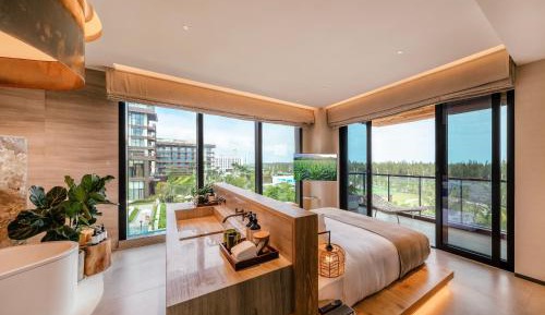 Botanic Pool View Suite 