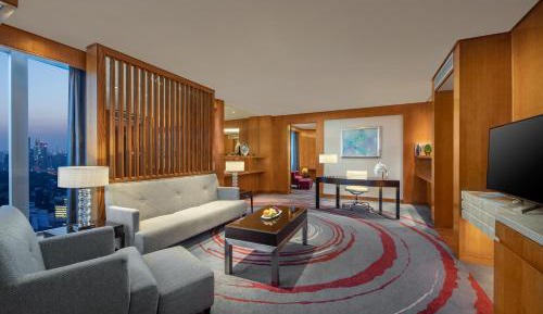 One-Bedroom Suite Lounge Access