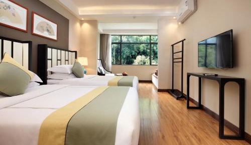 Standard Twin Room with Mountain View