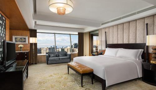 Junior King Suite - Club Lounge Access