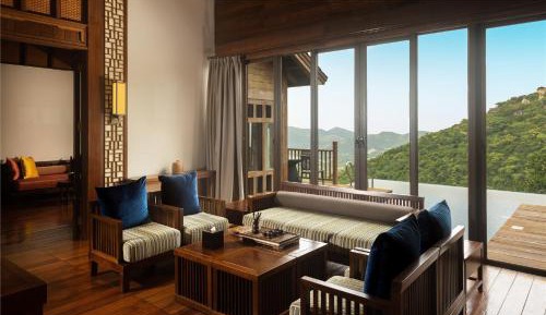 Two-Bedroom One-Living-Room Villa with Infinity Pool – Red-Crowned Crane Family Villa