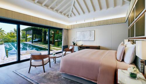 1-Bedroom Grand Pool Villa ( Comlimentary round trip transfer service from Sanya Airport + mini bar)