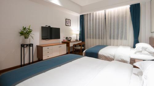 Triple Room with Bathroom