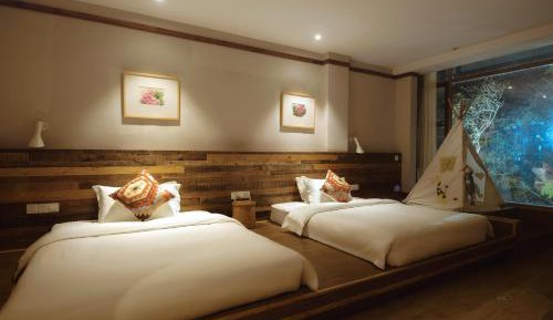 Deluxe Family Queen Room with River View & with Bathtub
