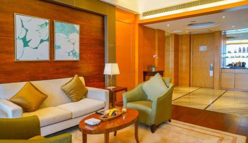 King Suite with Lake View