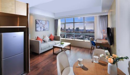 Deluxe Queen Suite