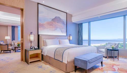 Executive Suite with Sea View（Including Horizon Club Lounge benefits： breakfast + cocktail service with a selection of canapes between 5:30 pm to 7:30pm + coffee, tea and soft drinks throughout the day）