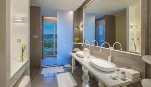 Twin Room with Lake View