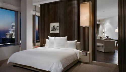 King Suite with Panoramic Bund View and Lounge Access