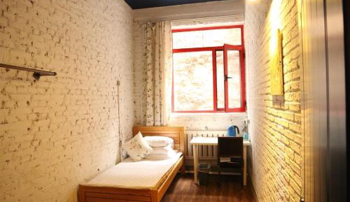 Basic Single Room with Shared Bathroom