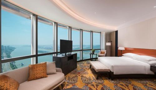 Grand Club Deluxe King Room with River View