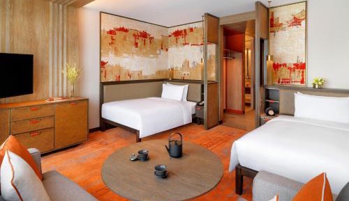 Grand Club Skyline Twin Room