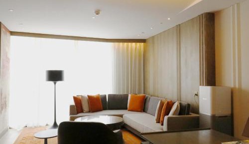 Deluxe King Room with Skyline View