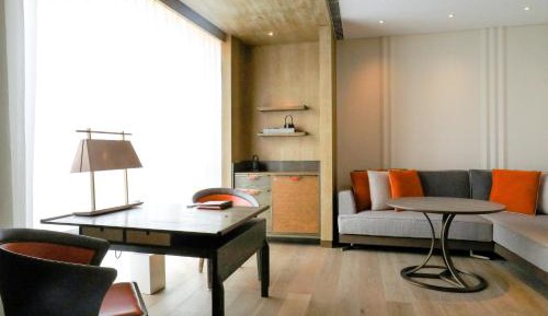 Deluxe Twin Room with Skyline View