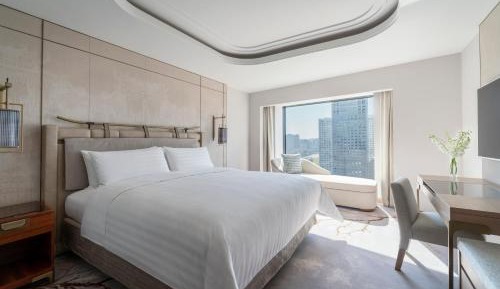 Horizon Deluxe King Room