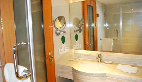 Elegant Twin Room(9th - 12th Floor)
