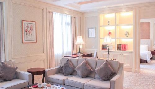 Deluxe Garden View Suite