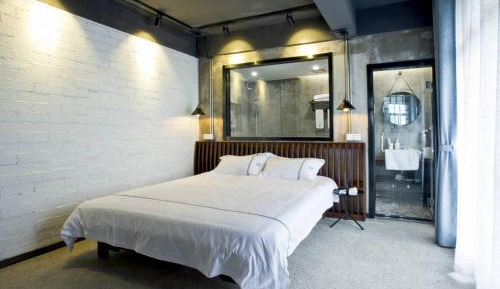 Watch The Moon King Size Room(401)