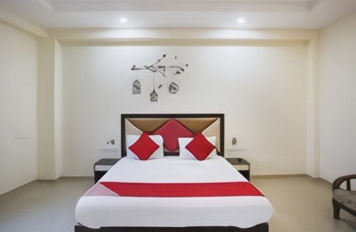 Baraula Hotel | OYO 78247 Crown Inn