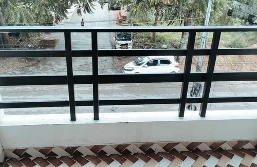 Gomti Nagar Apartment | Spacious Peaceful Apartment for Two Families in Lucknow
